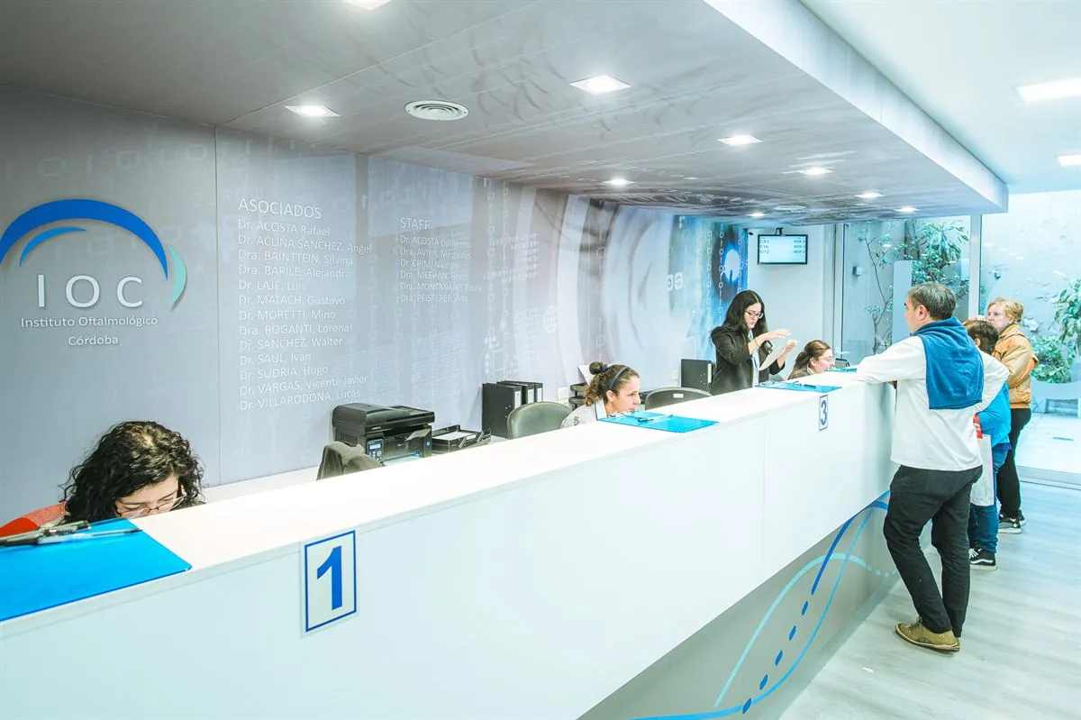 Recepción del Instituto Oftalmológico de Córdoba — atención al paciente